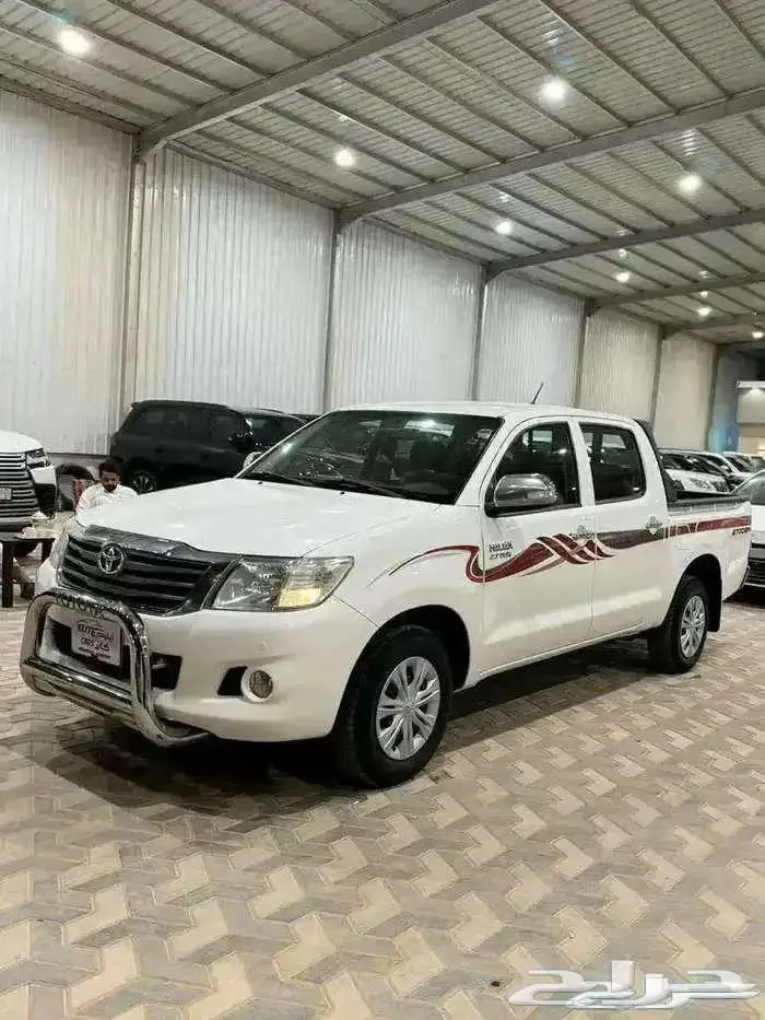 تويوتا هايلوكس 2013 نظيف جدا 1