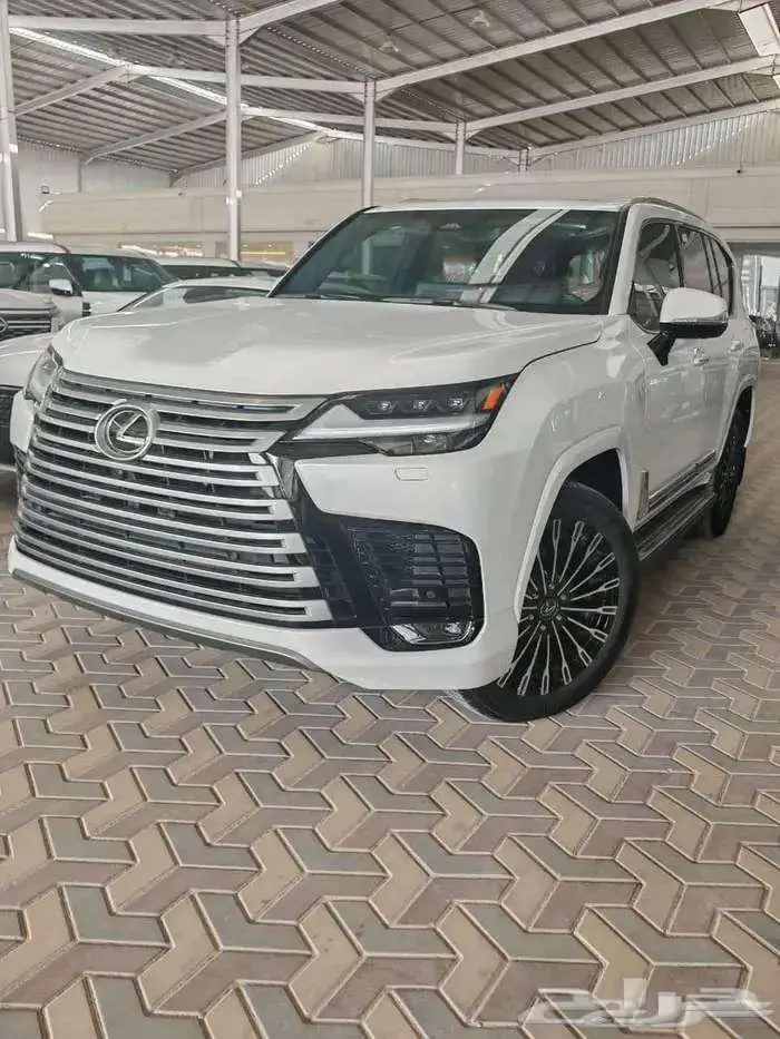 لكزس LX600 VIP 2025 أبيض خليجي الممشي 1800 كم 0