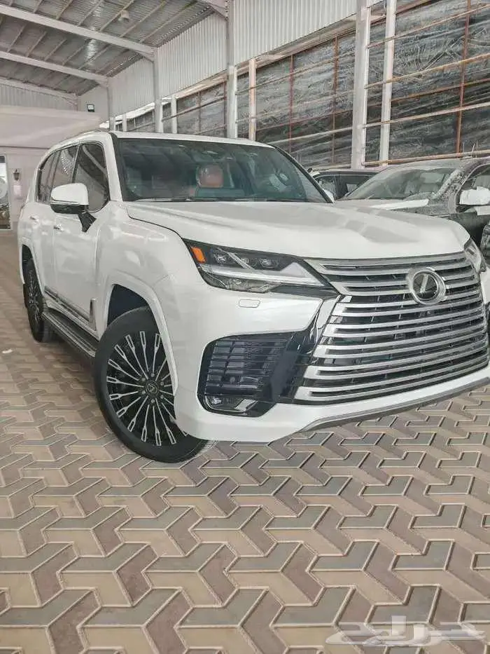 لكزس LX600 VIP 2025 أبيض خليجي الممشي 1800 كم 2