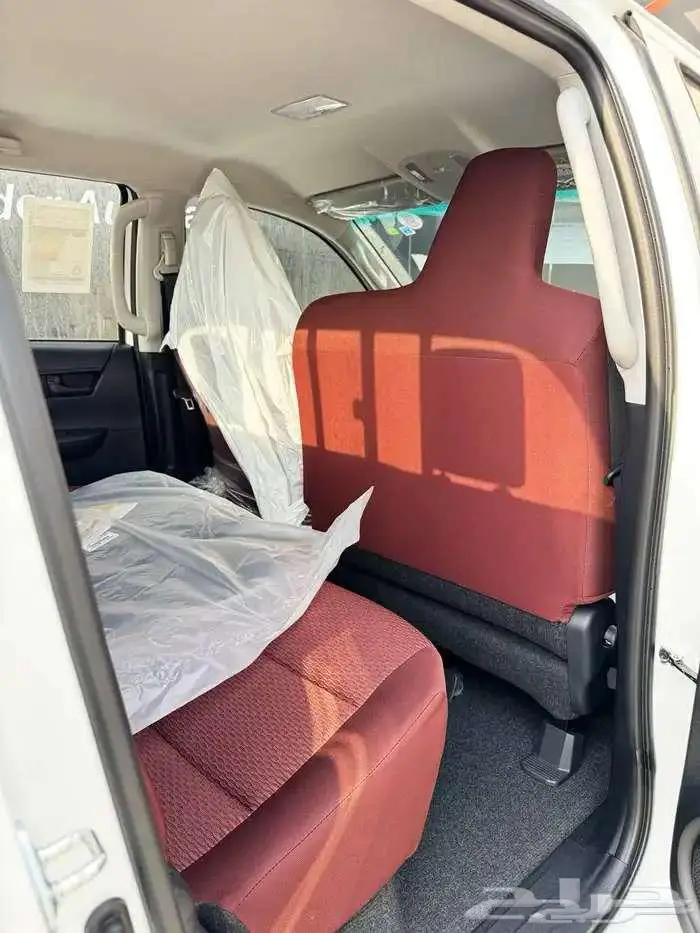 تويوتا هايلوكس GL2 ديزل دبل 2025 لدى شركة عبدالمجيد الخضر 11