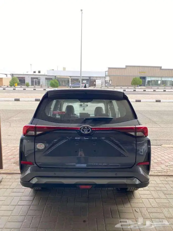 تويوتا فيلوز GLX و متوفر موديل 2024 و 2025 كاش و اقساط 4