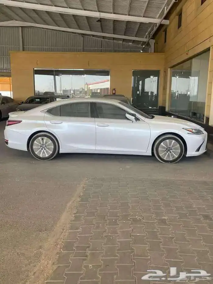 لكزس ES 300 فئة AH هايبرد خليجي 2025 متوفر الحسن 4