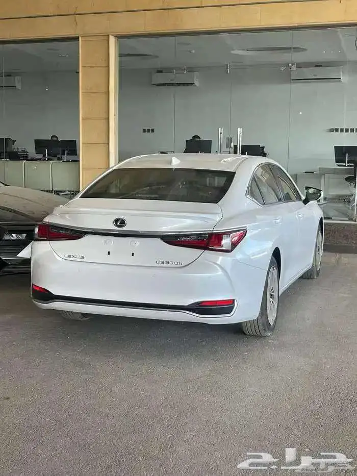 لكزس ES 300 فئة AH هايبرد خليجي 2025 متوفر الحسن 2