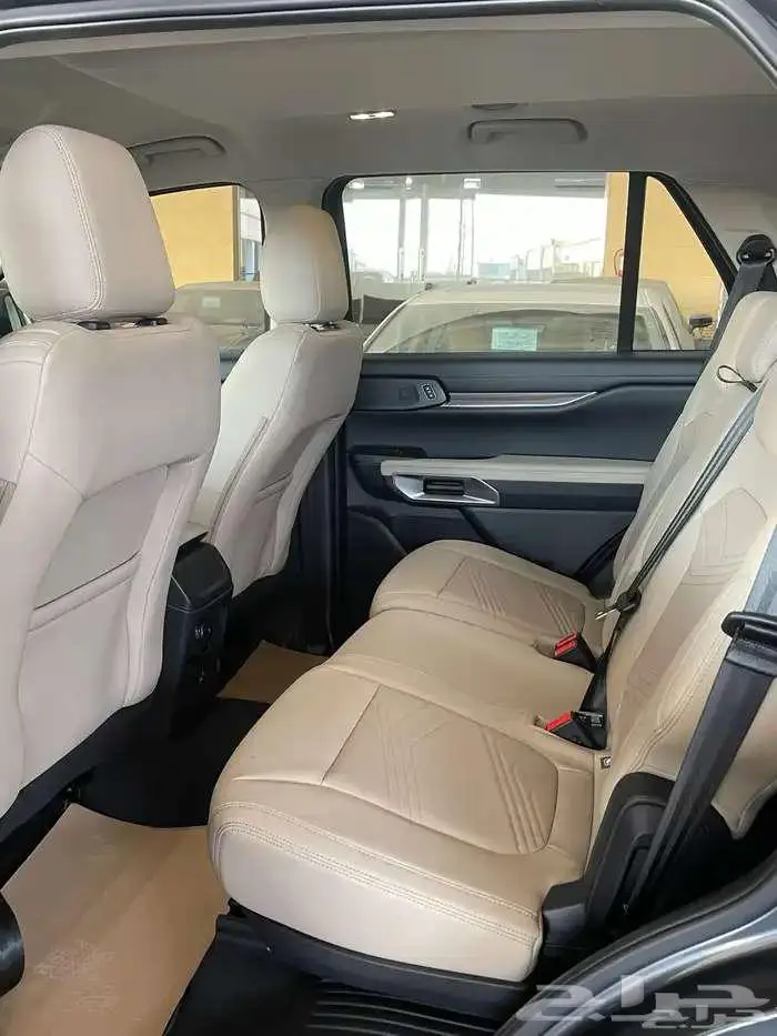 فورد ايفريست XLT نص فل بنزين 2025 متوفر لدى الحسن 6