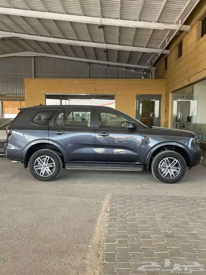 فورد ايفريست XLT نص فل بنزين 2025 متوفر لدى الحسن 4