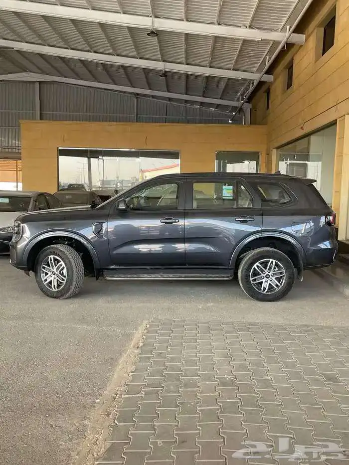 فورد ايفريست XLT نص فل بنزين 2025 متوفر لدى الحسن 1