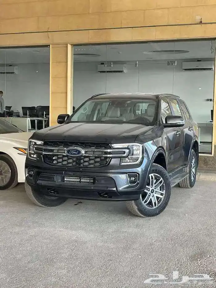 فورد ايفريست XLT نص فل بنزين 2025 متوفر جميع الالون 0