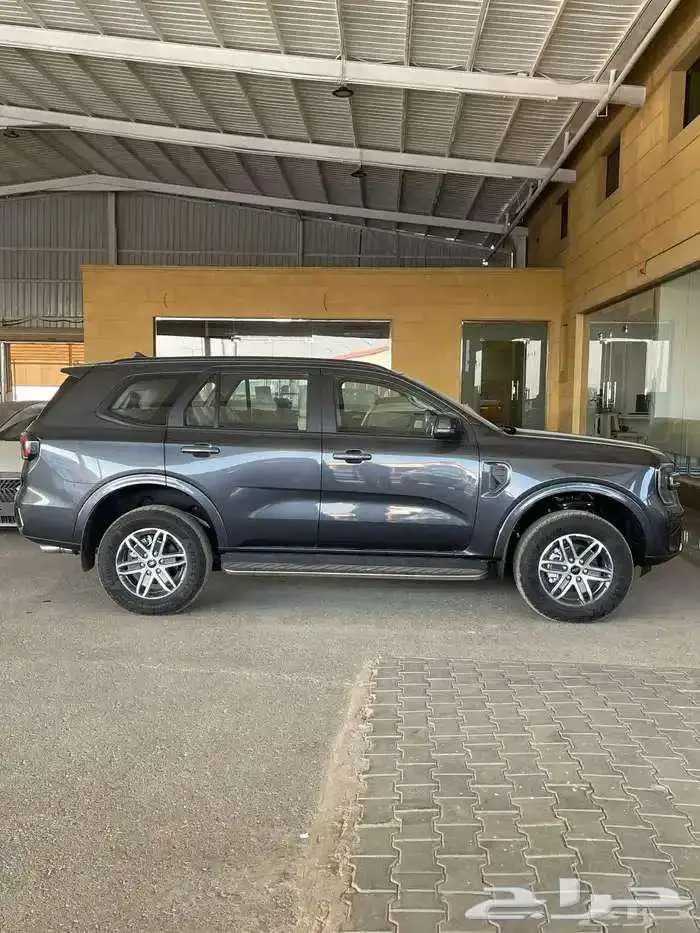 فورد ايفريست XLT نص فل بنزين 2025 متوفر جميع الالون 2