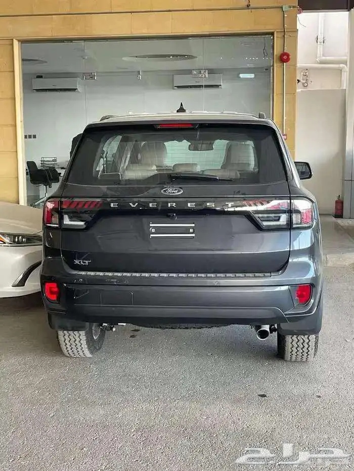 فورد ايفريست XLT نص فل بنزين 2025 متوفر جميع الالون 4