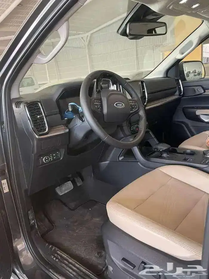 فورد ايفريست XLT نص فل بنزين 2025 متوفر جميع الالون 5