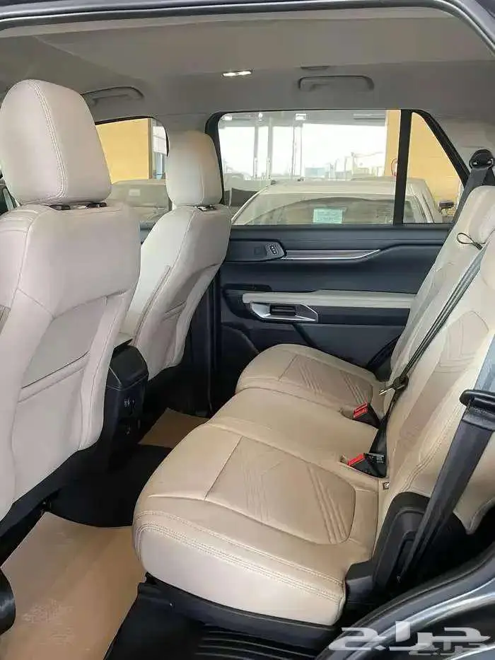 فورد ايفريست XLT نص فل بنزين 2025 متوفر جميع الالون 6