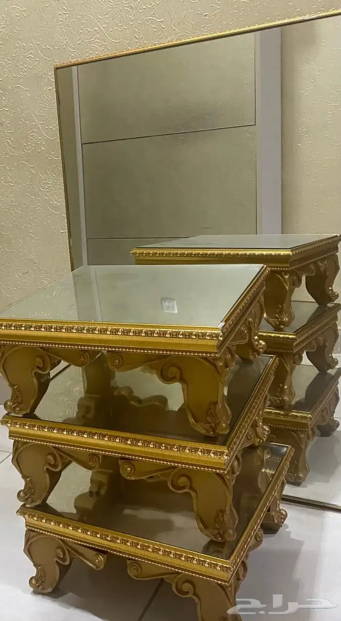 برادة مويه وطاولة ارضيه مع 3 طاولات صغيره 3