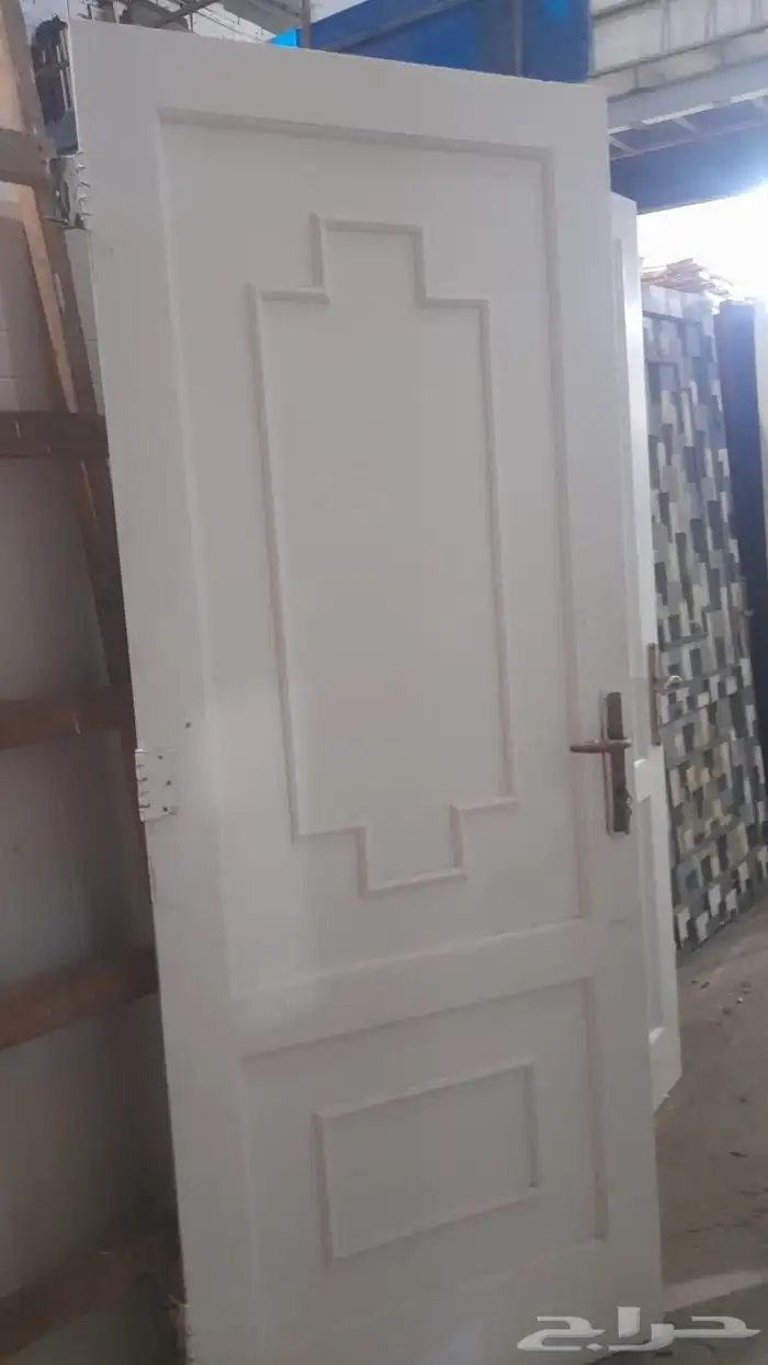 انت نبواب خشب مستخدمه وحديد والمنيوم جديده للبيع 1