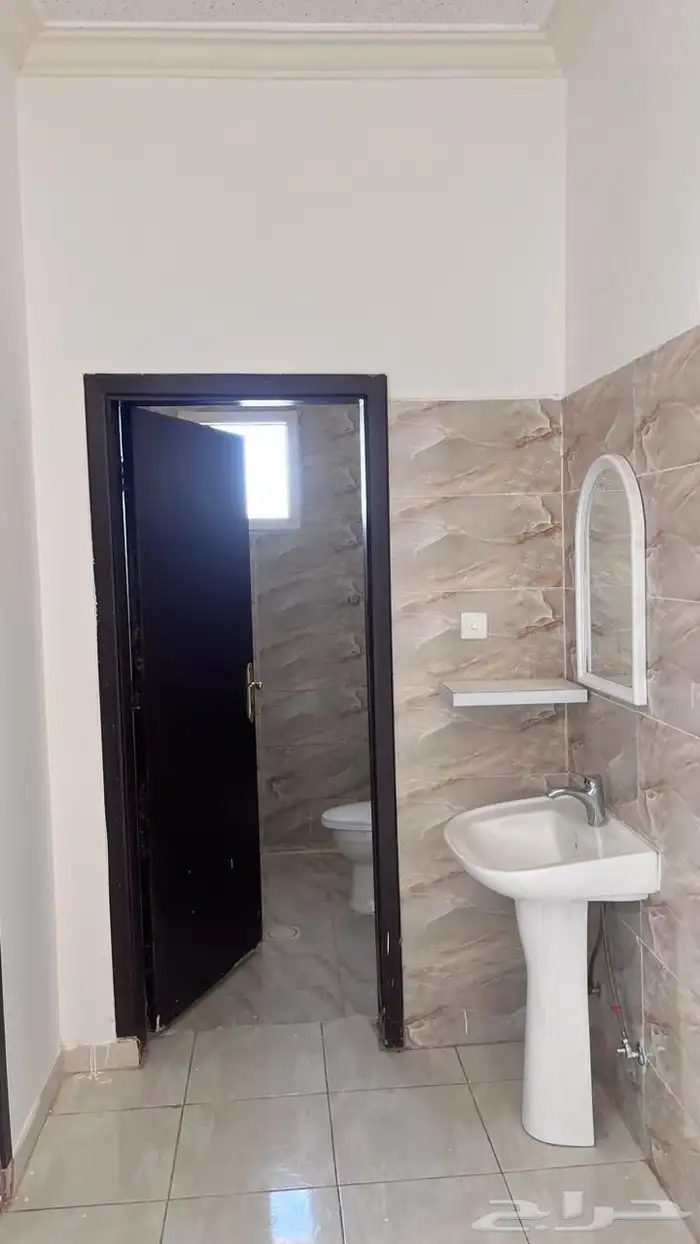 شقة للإيجار حي الرمال 12