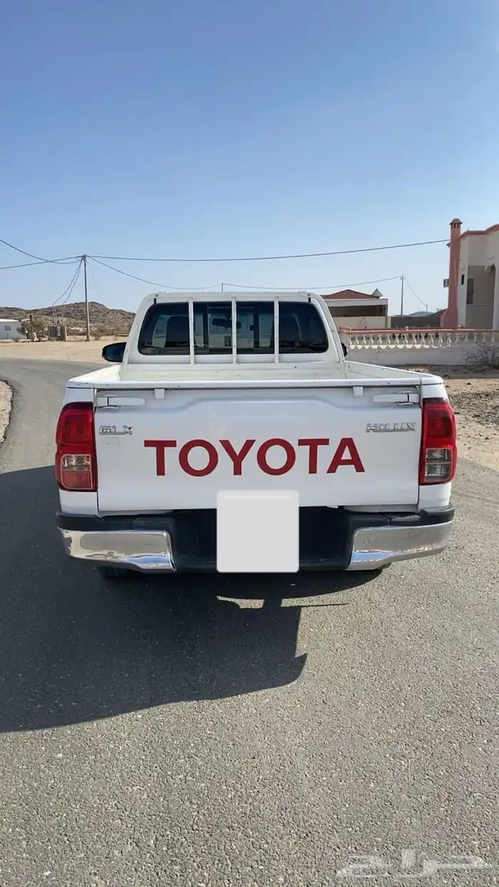 هايلكس 2016 غماره فيها كبوت خارجي و رفرف خارجي 3