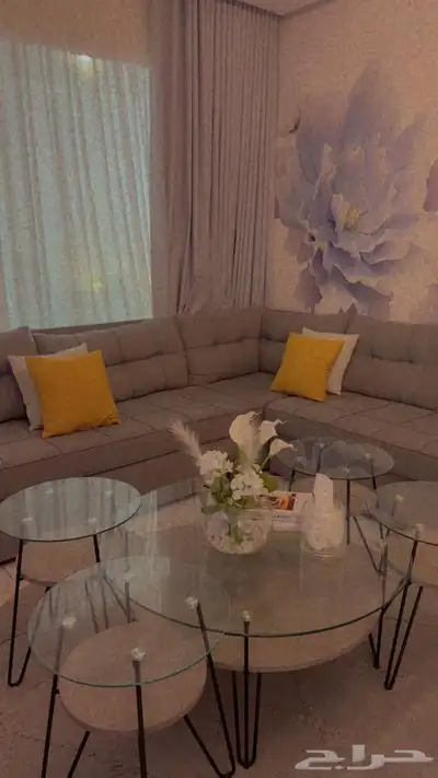 للبيع كنب صاله مع طاولة خدمه وطاوله طعام 8 كراسي index