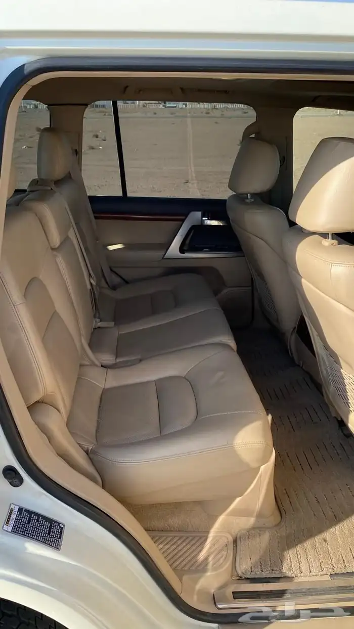 لاندكروزر في اكس ار موديل 2015 21