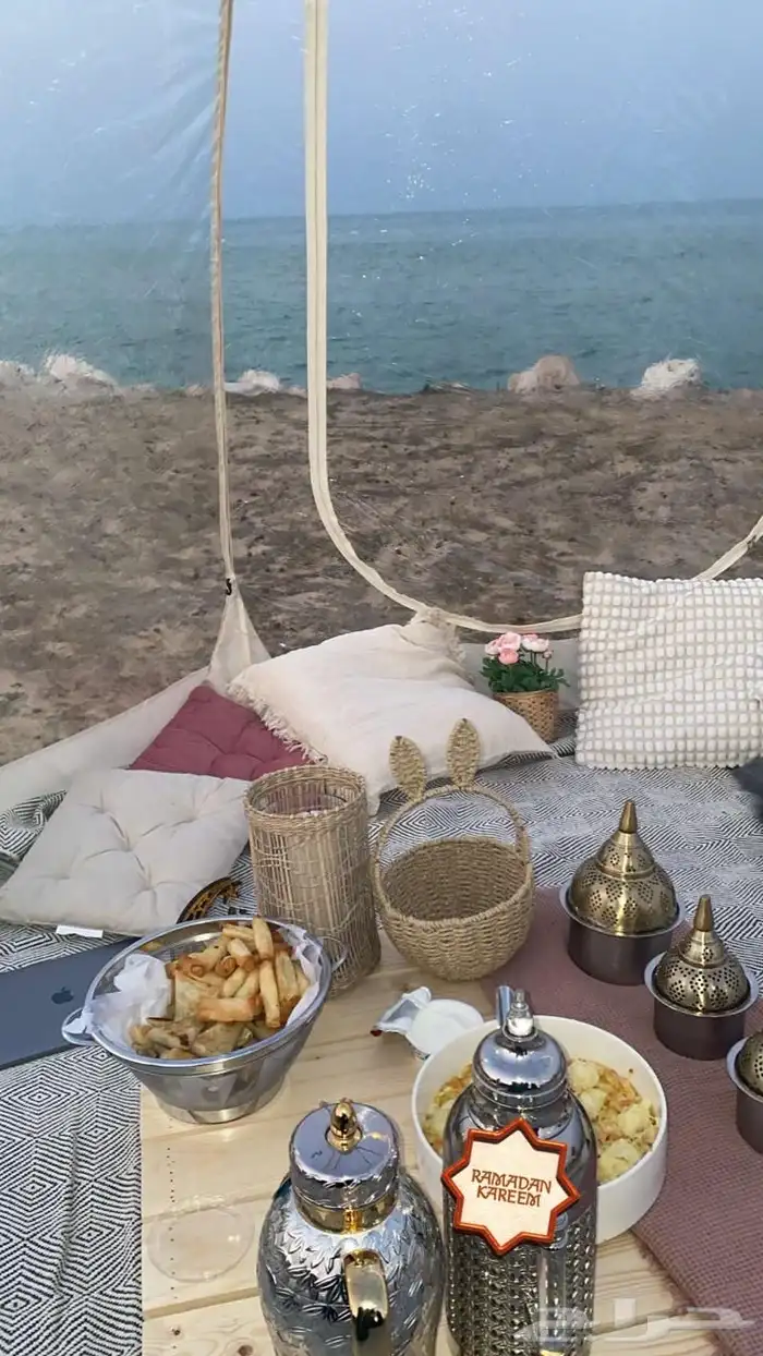 جلسات على البحر خيمه تكفي 8 اشخاص مرتبه للإيجار 0