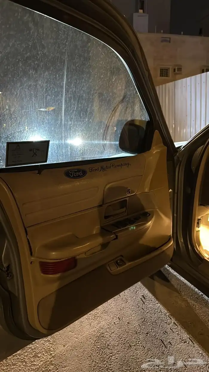 فورد فكتوريا 8