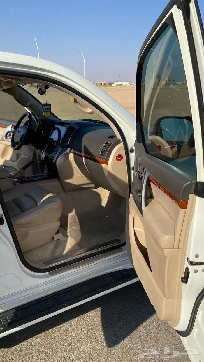 لاندكروزر في اكس ار موديل 2015 17