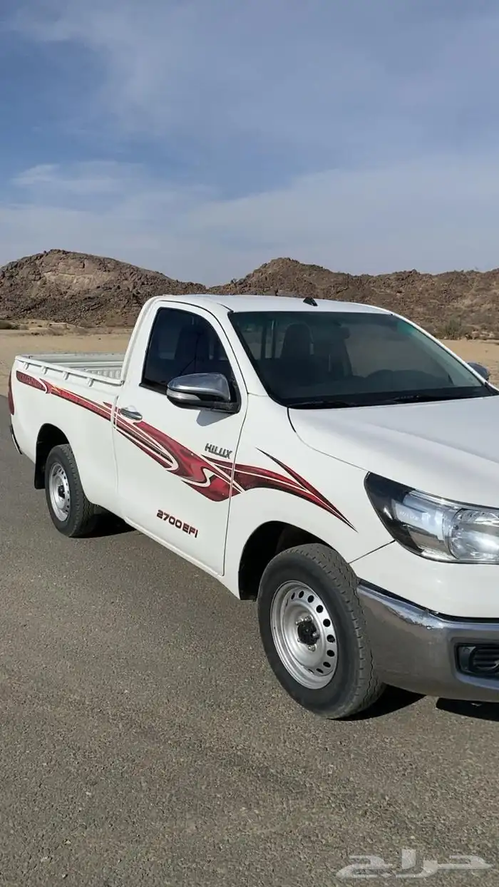 هايلكس 2016 غماره فيها كبوت خارجي و رفرف خارجي 1