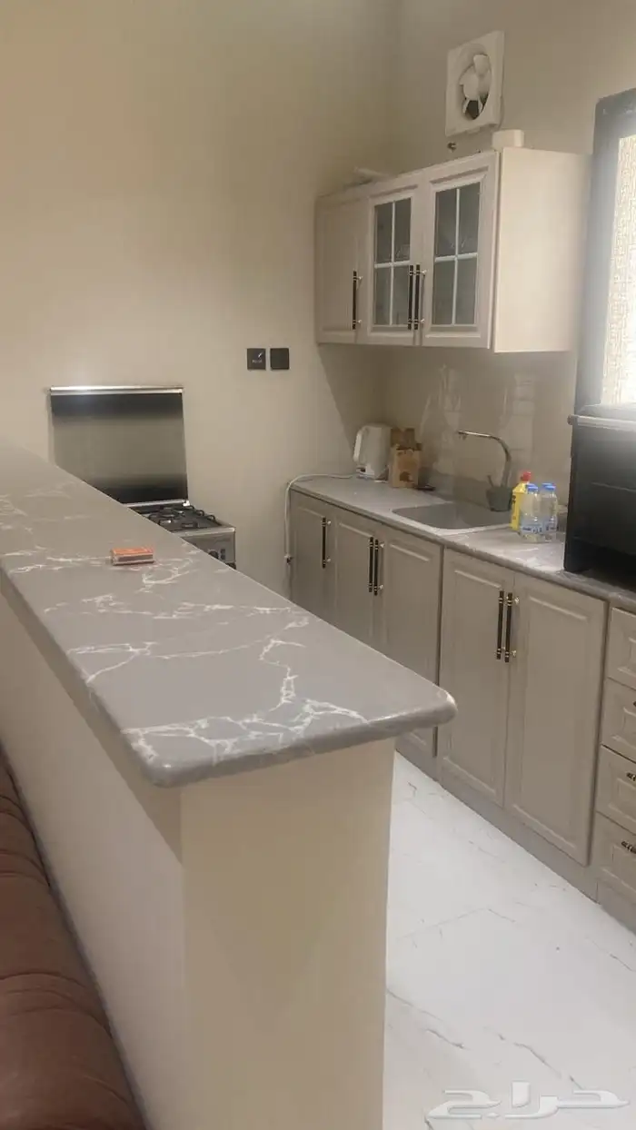 شقة بحي العقيق مؤثثة 3