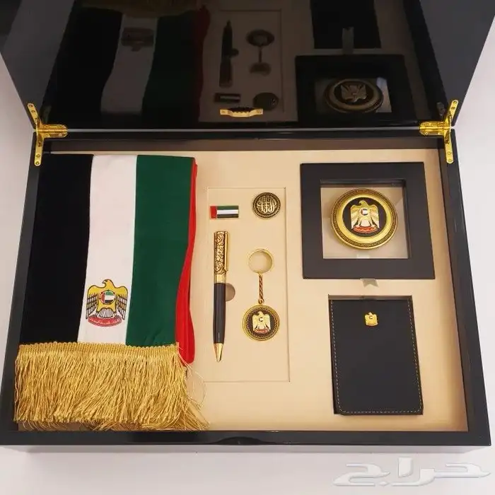 تفصيل دروع وهدايا تكريم فاخرة بأسعار المصنع تنفيذ حسب الطلب 19