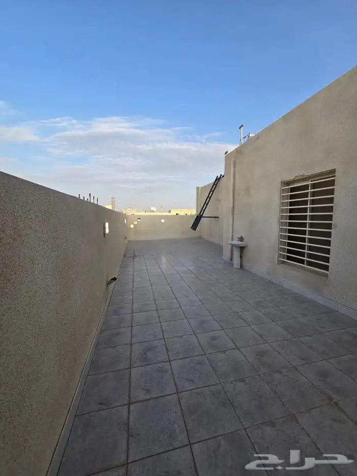 للبيع روف علوى مع ملحق مدخل مستقل ومصعدراكب650 ألف بأحدرفيده 31