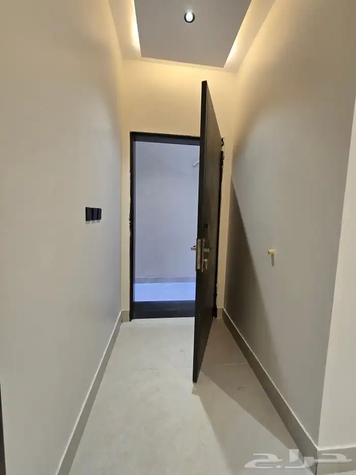 للبيع أدوار ارضيه 6غرفVIPحي حسام غرب الخميس وسط جميع الخدمات 12