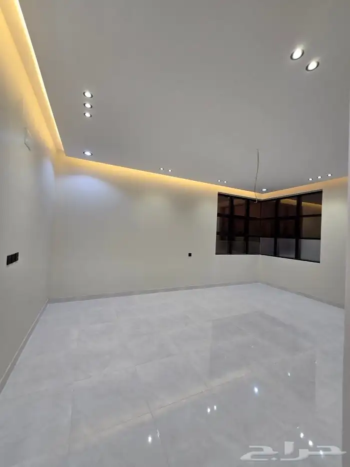 للبيع روف علوى مع ملحق حوش ومدخل سياره 9غرفVIPطريق الثمانين 8