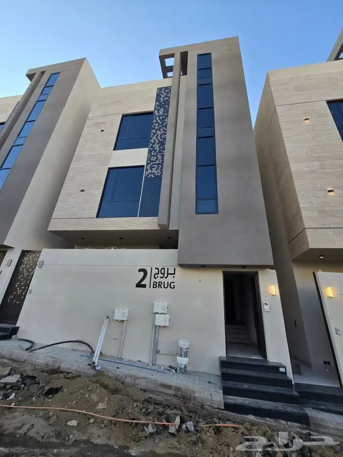 للبيع أدوار ارضيه 6غرفVIPحي حسام غرب الخميس وسط جميع الخدمات 3