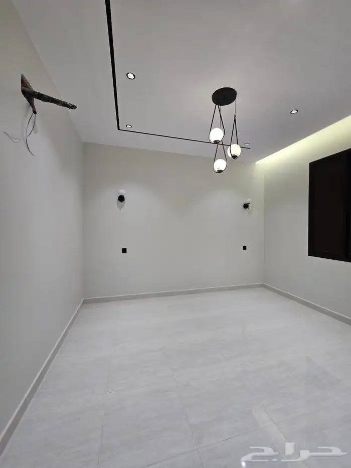 للبيع روف علوى مع ملحق مدخل مستقل 8غرف تشطيب VIP بأحد رفيده 22