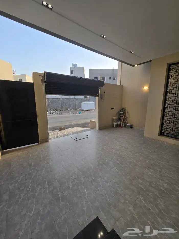 للبيع أدوار ارضيه 6غرفVIPحوش ومدخل سياره قرب مطارأبها 600ألف 25