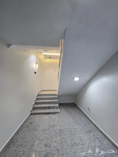 للبيع روف علوى مع ملحق مدخل مستقل 8غرف تشطيب VIP بأحد رفيده index