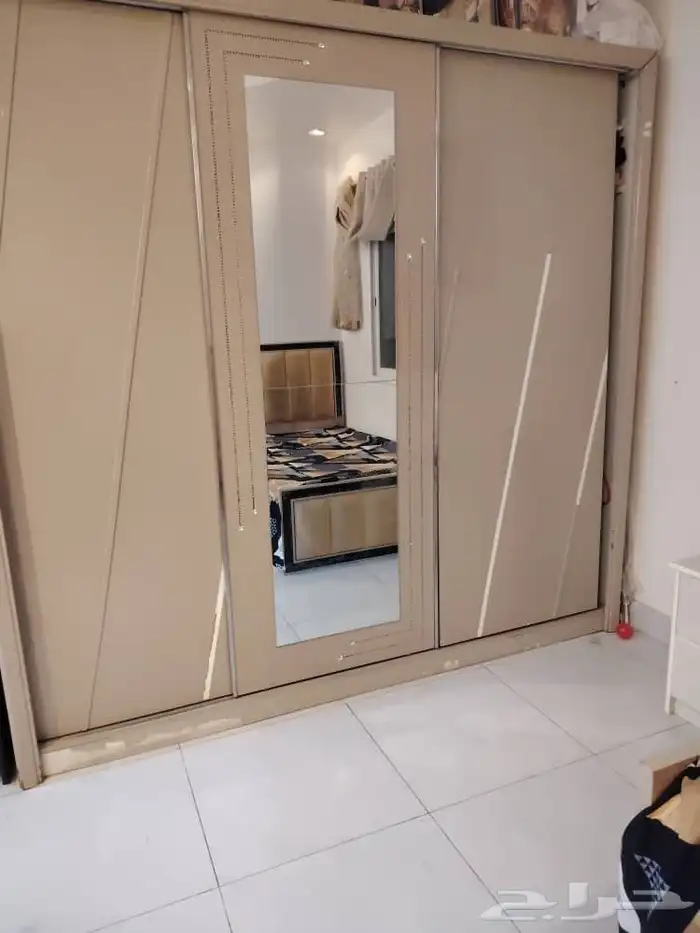 2 اسره نفر ونص مع مراتب ودولاب سحاب وطاولة تلفزيون 2