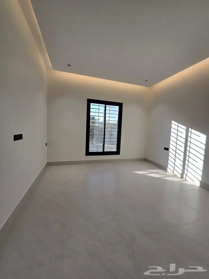 للبيع أدوار ارضيه 6غرفVIPحي حسام غرب الخميس وسط جميع الخدمات 23