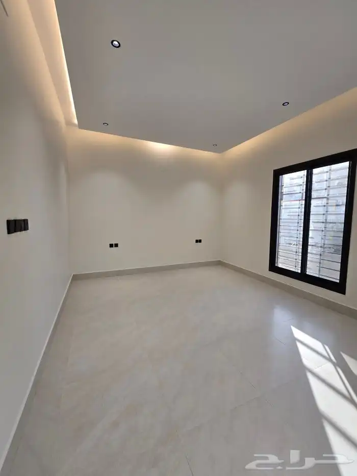 للبيع أدوار ارضيه 6غرفVIPحي حسام غرب الخميس وسط جميع الخدمات 21