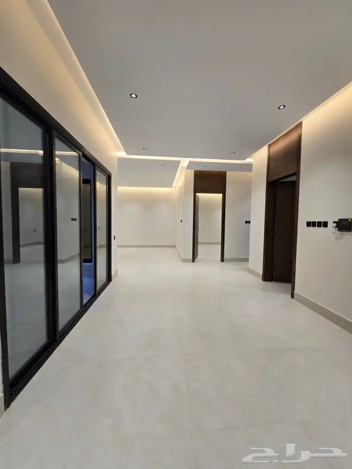 للبيع أدوار ارضيه 6غرفVIPحي حسام غرب الخميس وسط جميع الخدمات 25