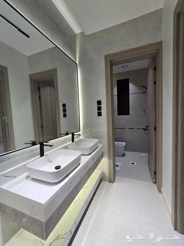للبيع روف علوى مع ملحق مدخل مستقل 8غرف تشطيب VIP بأحد رفيده 7
