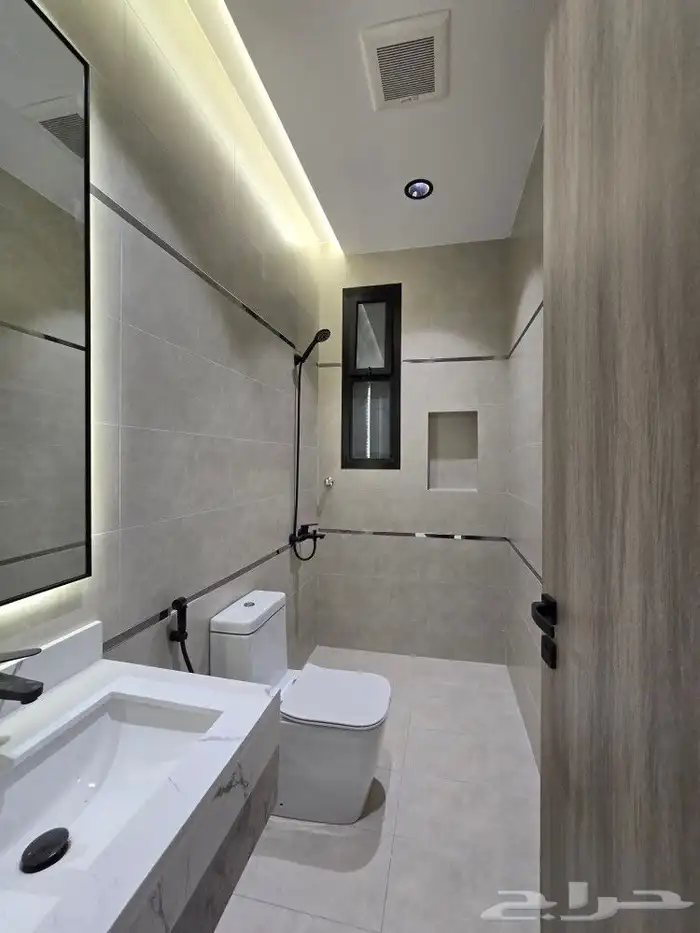 للبيع روف علوى مع ملحق مدخل مستقل 8غرف تشطيب VIP بأحد رفيده 23