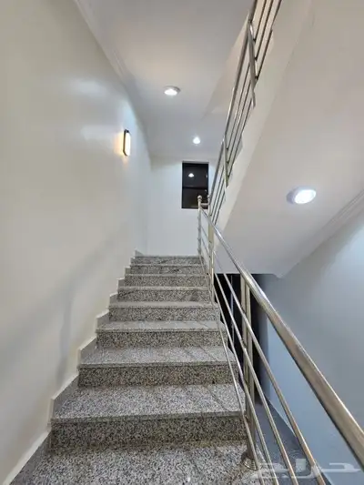 للبيع روف علوى مع ملحق مدخل مستقل 8غرف تشطيب VIP بأحد رفيده index