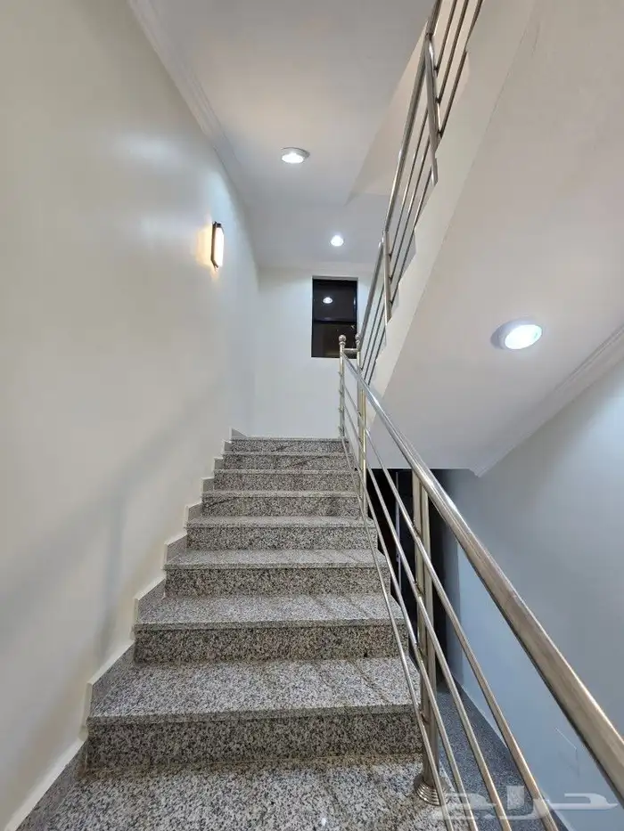 للبيع روف علوى مع ملحق مدخل مستقل 8غرف تشطيب VIP بأحد رفيده 4