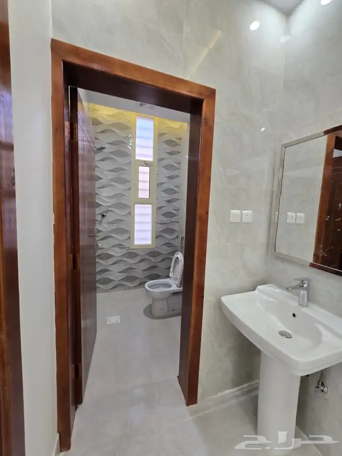 للبيع روف علوى مع ملحق مدخل مستقل ومصعدراكب650 ألف بأحدرفيده 20