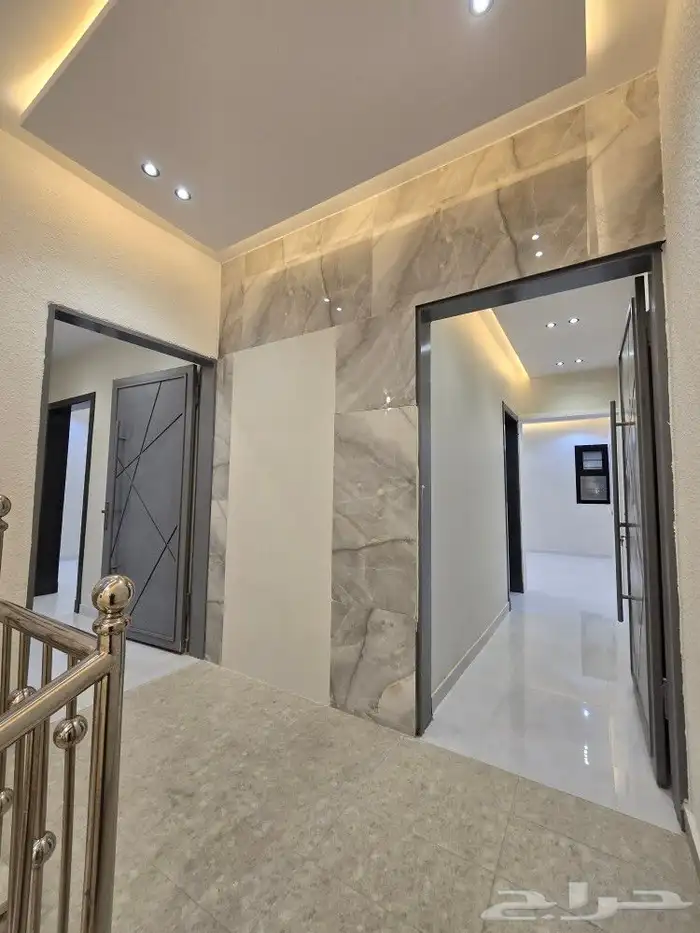 للبيع روف علوى مع ملحق حوش ومدخل سياره 9غرفVIPطريق الثمانين 6