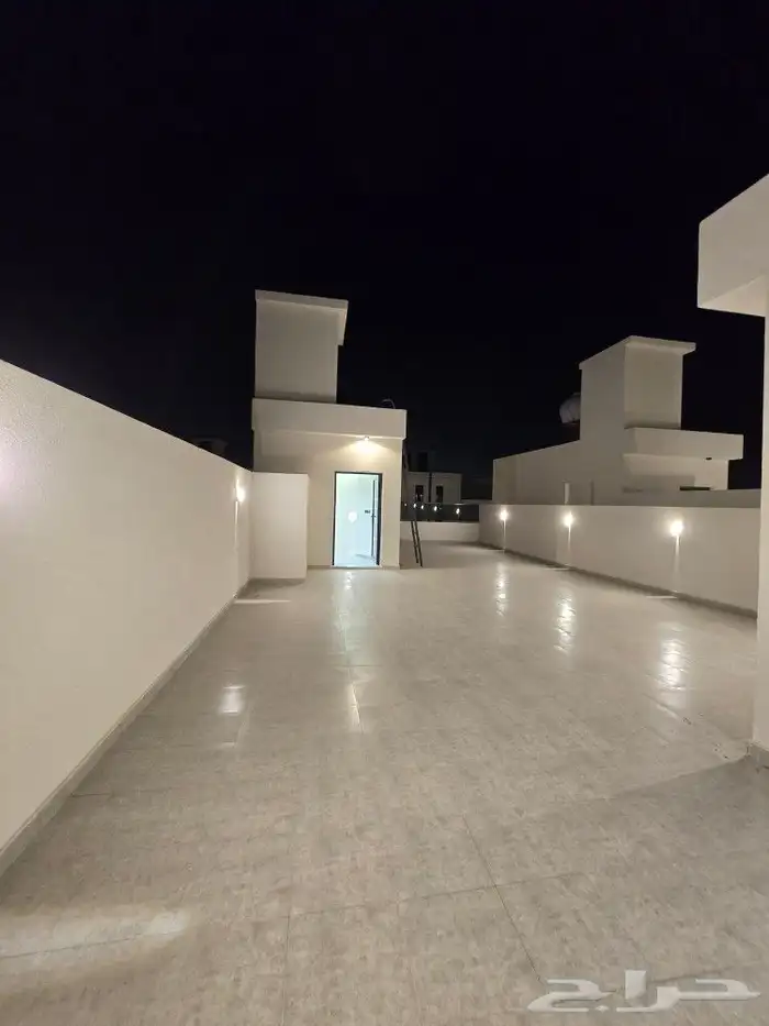 للبيع روف علوى مع ملحق مدخل مستقل 8غرف تشطيب VIP بأحد رفيده 28