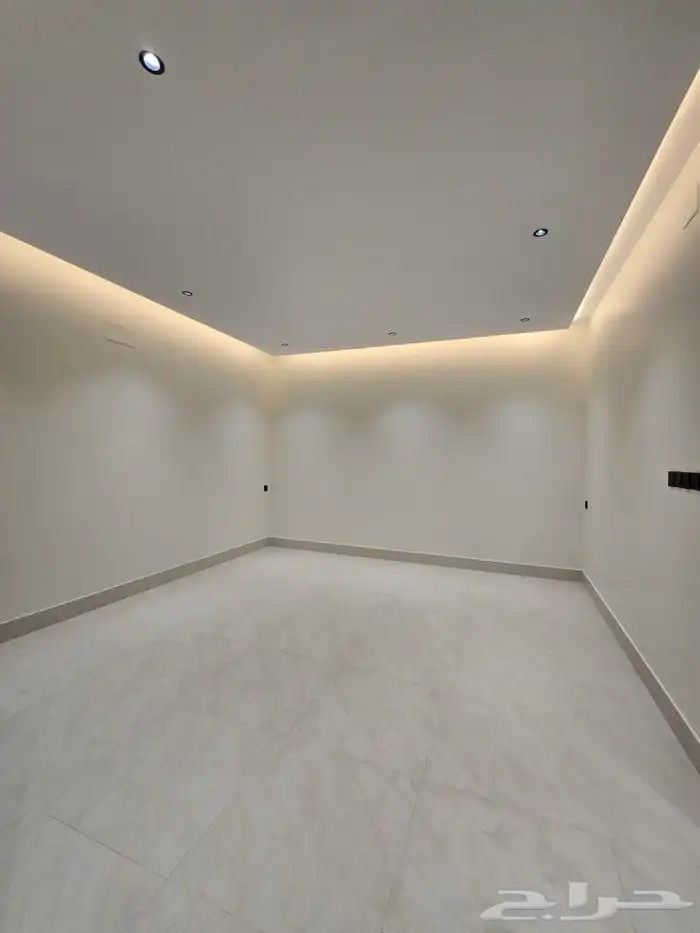 للبيع أدوار ارضيه 6غرفVIPحي حسام غرب الخميس وسط جميع الخدمات 15