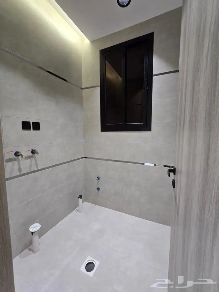 للبيع روف علوى مع ملحق مدخل مستقل 8غرف تشطيب VIP بأحد رفيده 14