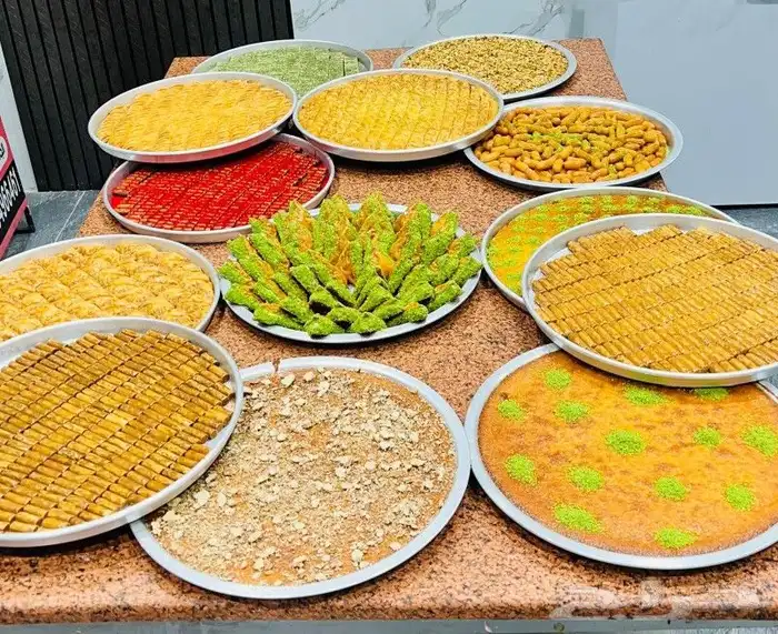 معلم حلويات شرقيه وغربية وحلويات جيزانيه وكيك زمان 4