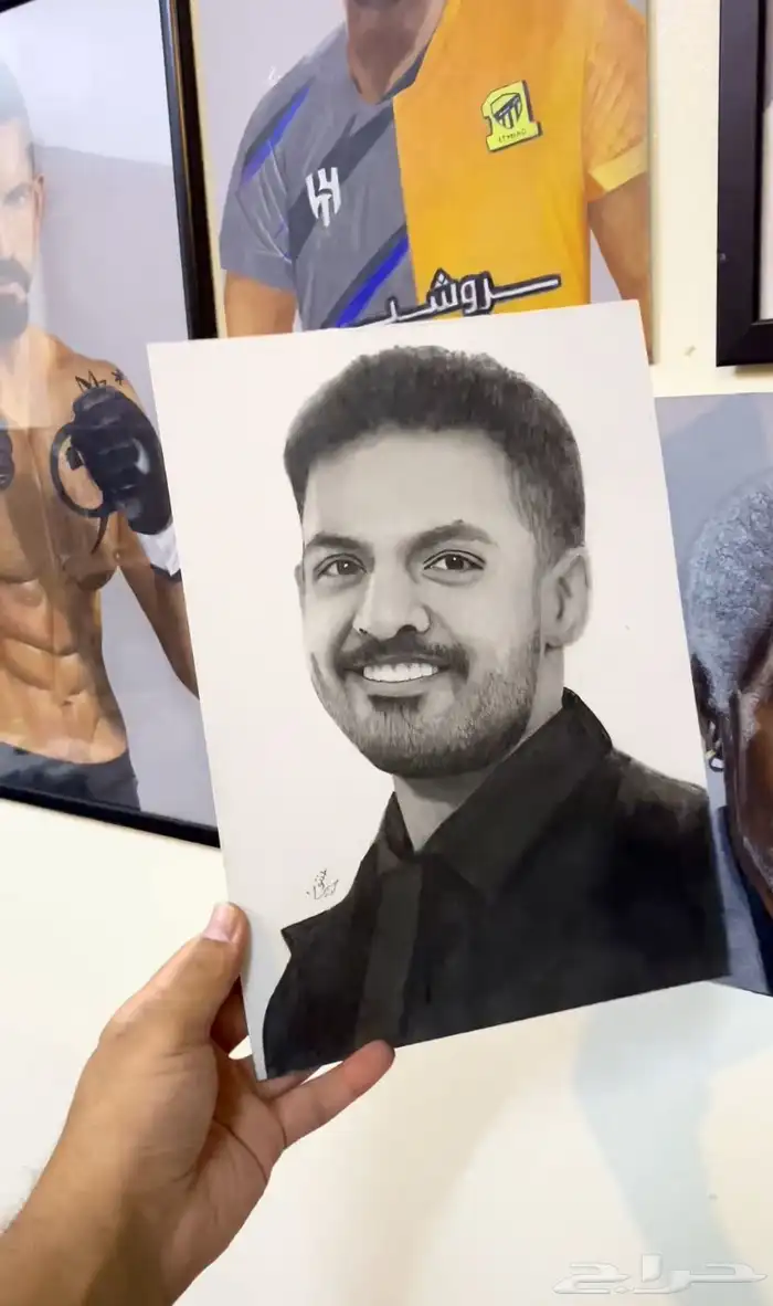 رسام شخصيات رسم يدوي 0