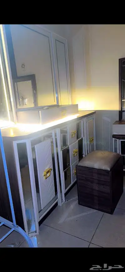 غرفه شبه جديده سبب البيع تغير البيت قيمة الشراء 9000 index